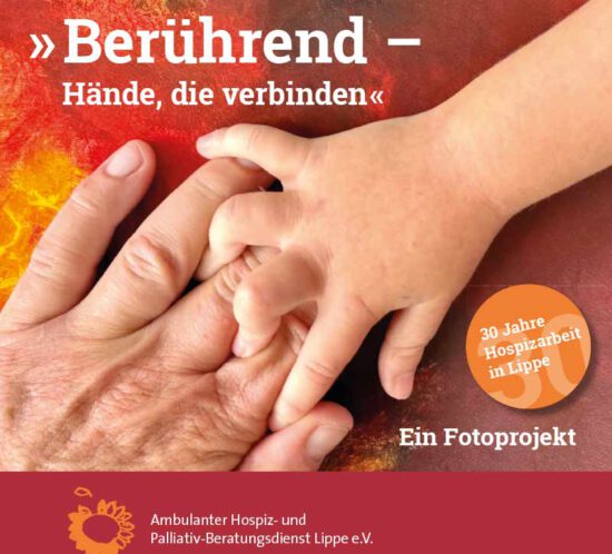 Ein Paar Hände, die sich berühren, ein Symbol der Verbindung.